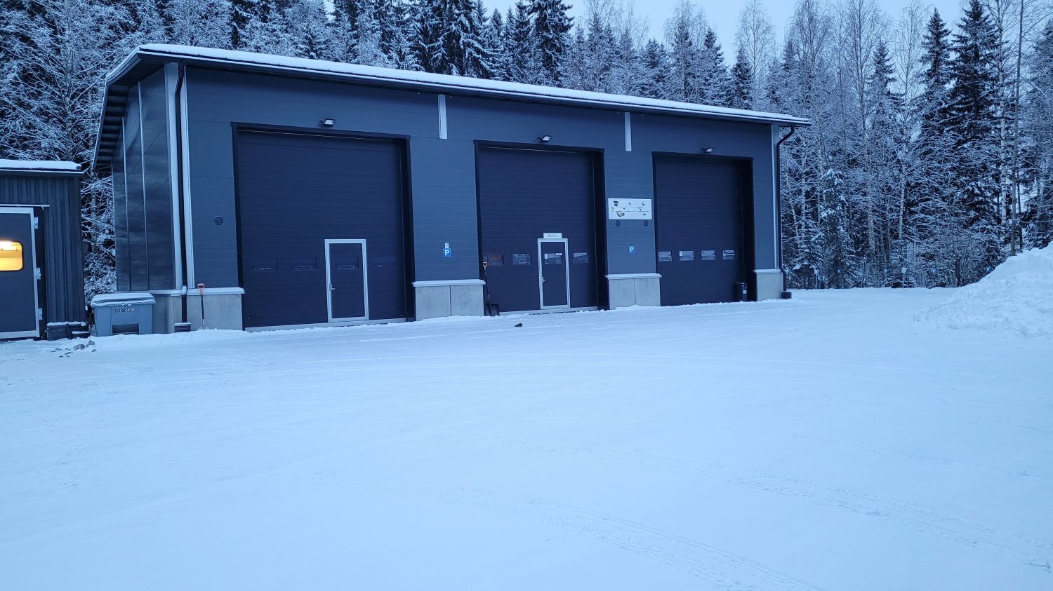 Suuntaa-antava viitekuva toisesta kiinteistöllä sijaitsevasta hallirakennuksesta