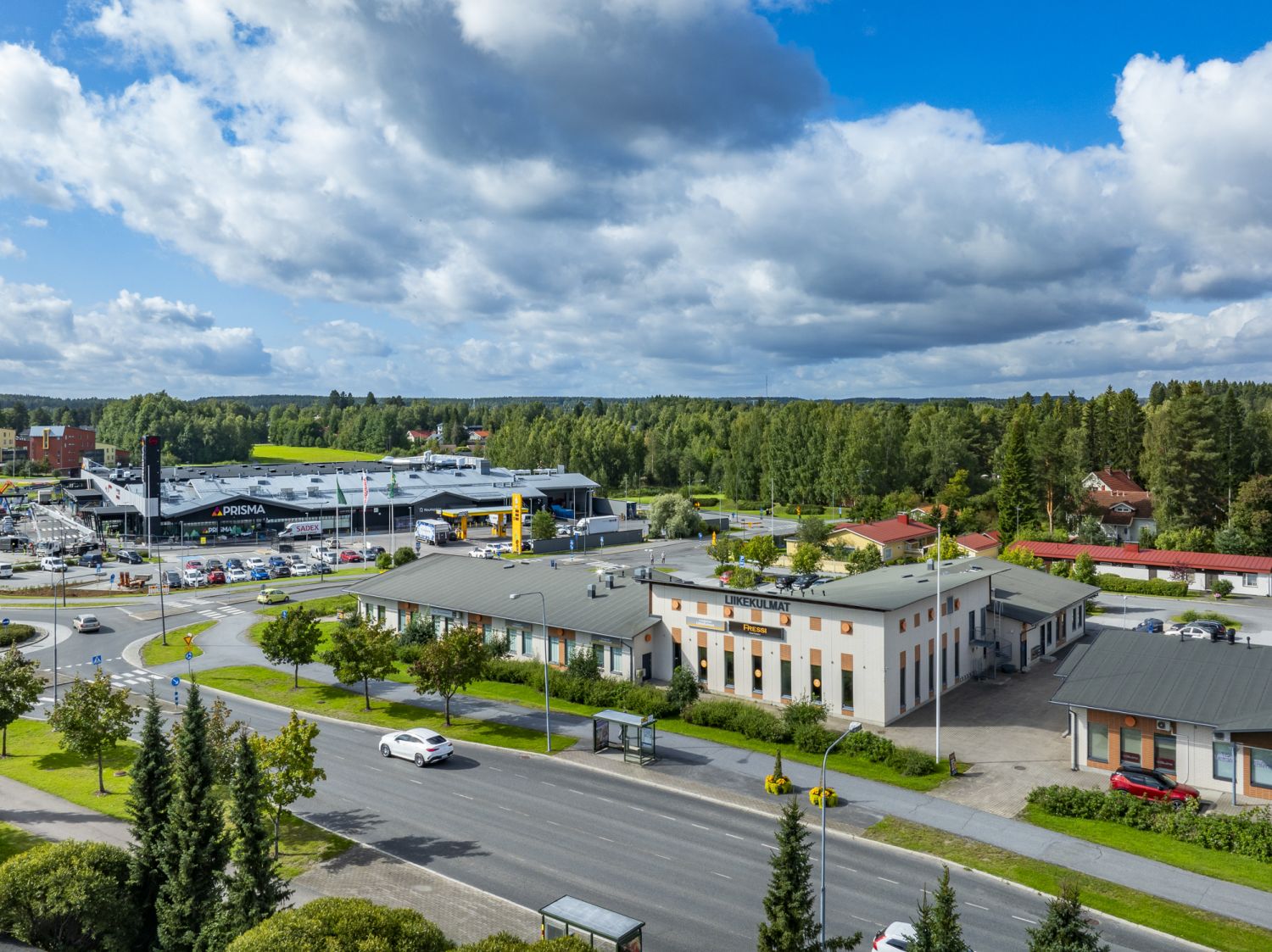 Etsitkö käytännöllistä ja helposti saavutettavaa toimitilaa yrityksellesi? Ylöjärven Liikekulmat tarjoaa toimivia ratkaisuja elävässä liikekeskuksessa, erinomaisten liikenneyhteyksien ja palveluiden äärellä.Vuokrattavana on valoisaa toimitilaa yhdessä tasossaVapaana on 120 neliöinen toimitila ...