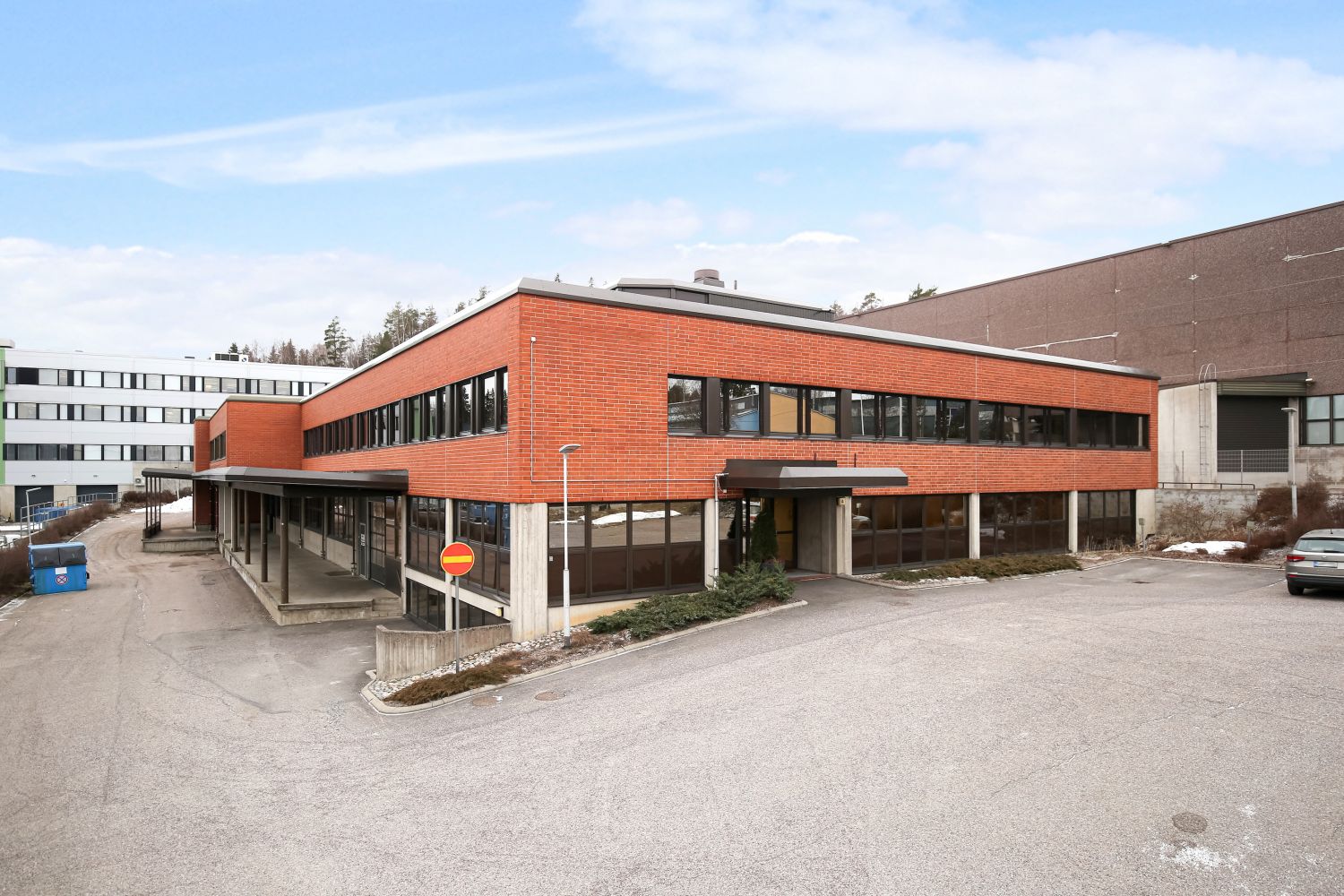 Varasto- ja toimistotilaa erinomaisella sijainnilla Vantaan Petikossa