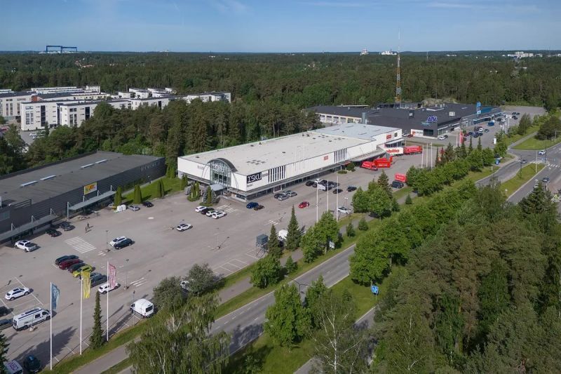 Vuokrattavana katutason avaraa, monipuolista myymälä-/liiketilaa.