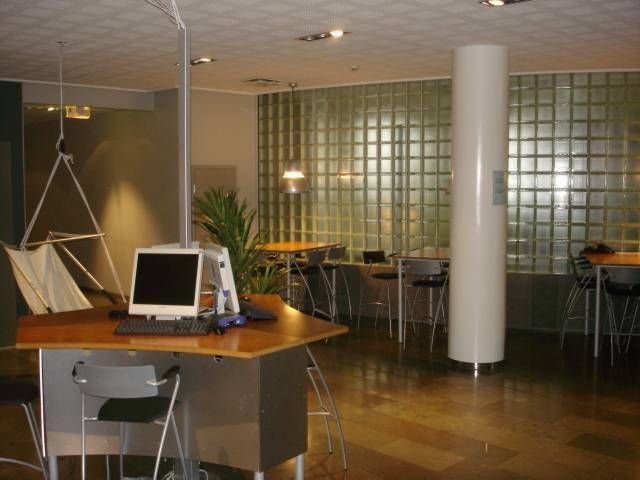 neuvotteluhuoneiden yhteistila