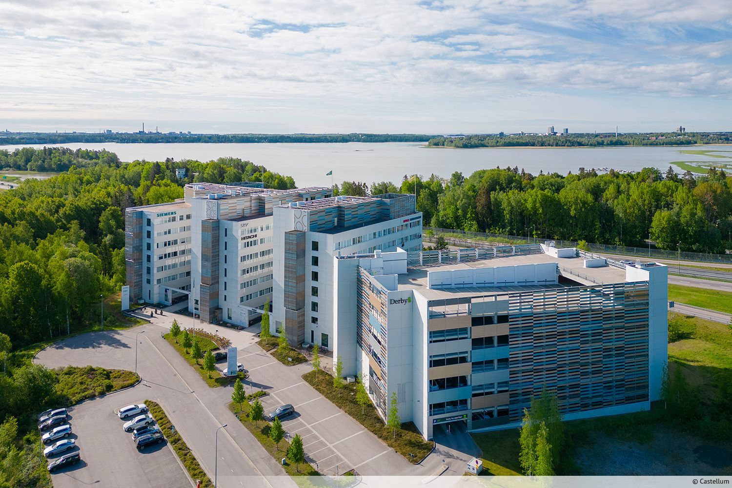 Vuokrattavana muuntojoustava neljännen kerroksen toimistotila, jossa erikokoisia 10-40 m² työtiloja, oma keittiö sekä ol...