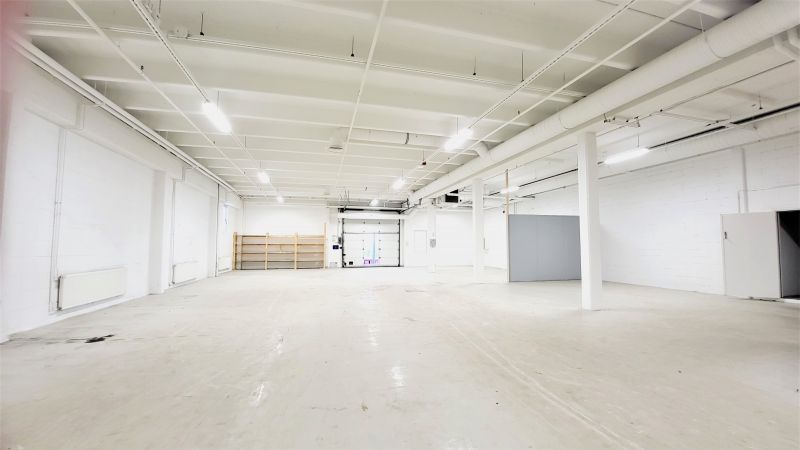 Vuokrataan n.4m korkea siisti 848m2 varastototila Tammiston loistavalla sijainnilla. Tilassa löytyy lastauslaituri nosto...