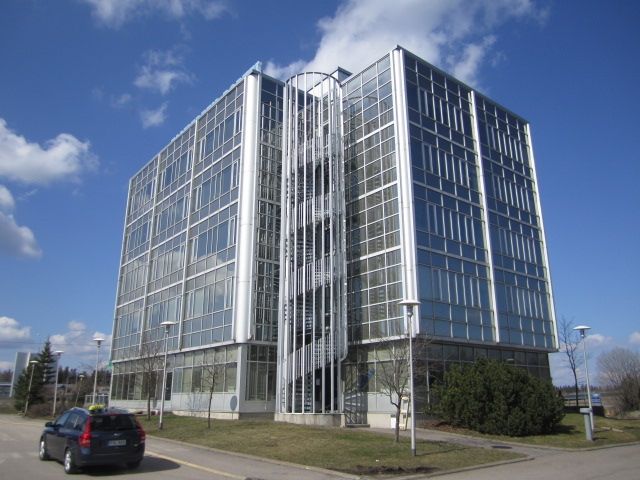 Vuokrataan siisti & valoisa kolmannen kerroksen 311 m²:n huone- /avotoimisto. Vapautuu 1.8.2026. Valokuvat ovat virtualisoituja kuvia.Myös pienempiä toimistotiloja tarjolla alkaen 145 m².Kiinte...