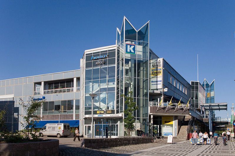 Vuokrattavana 2. kerroksen siistiä, valoisaa liiketilaa.