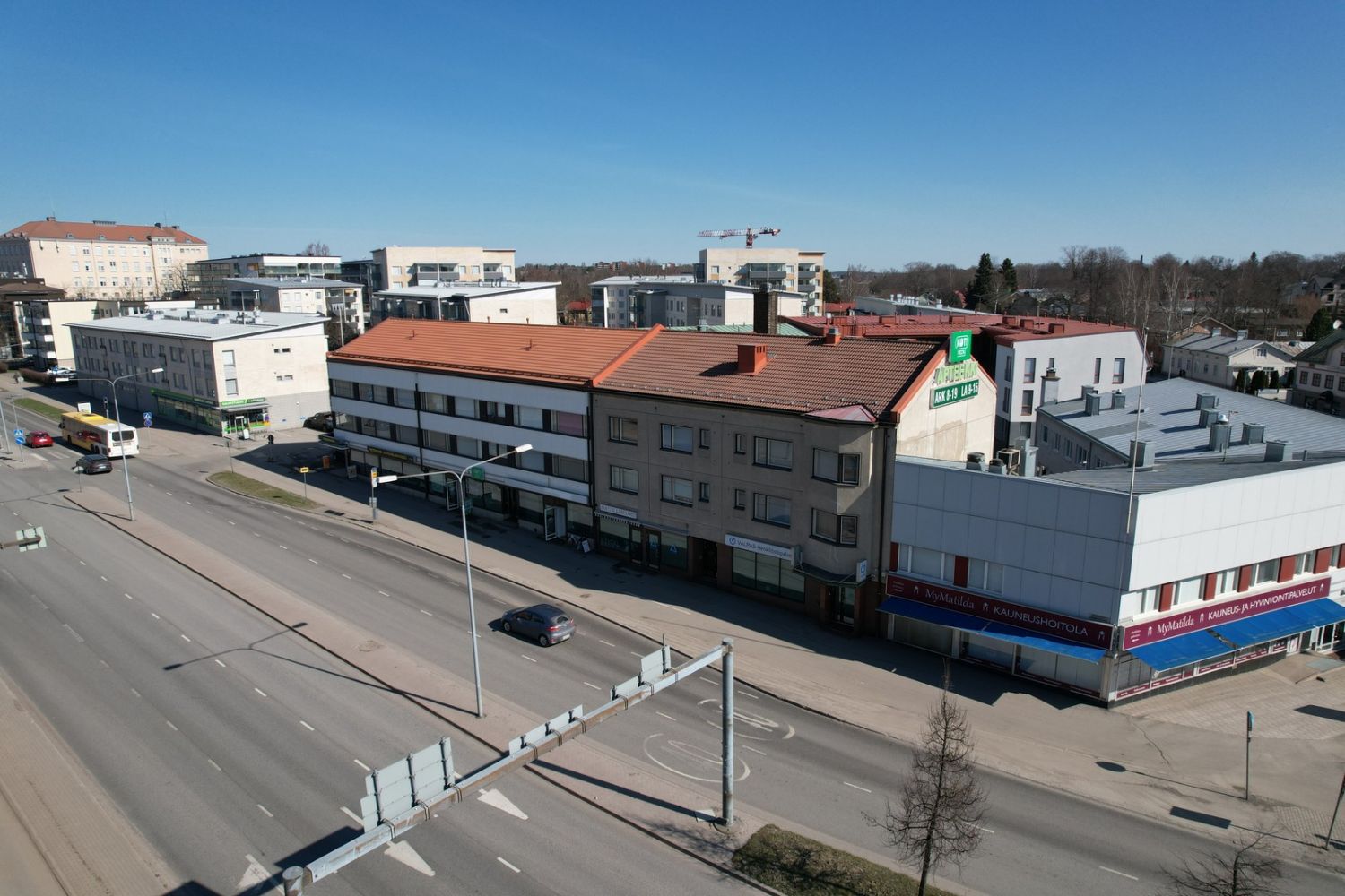 Hyväkuntoinen toimisto / liiketila näkyvällä sijainnilla vilkkaan Satakunnantien varrella.Raunistulan alueella Turussa sijaitseva liiketila tarjoaa erinomaisen mahdollisuuden kaupallisille toimijoille. Satakunnantie 17:ssä sijaitseva tila on katutasossa, mikä tekee siitä helposti saavutettavan asi...