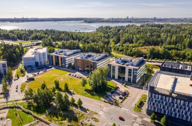 Monien mahdollisuuksien toimistotila, joka on tarvittaessa myös mahdollista jakaa vaikka kolmeksi erilliseksi tilaksi.
