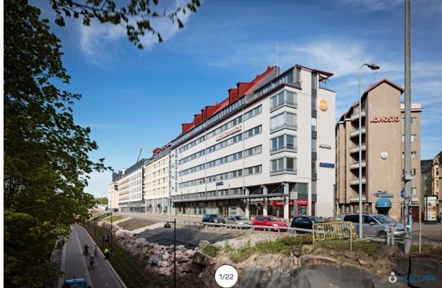 2. kerroksen avara ja helposti muokattavissa oleva toimistohuoneisto.