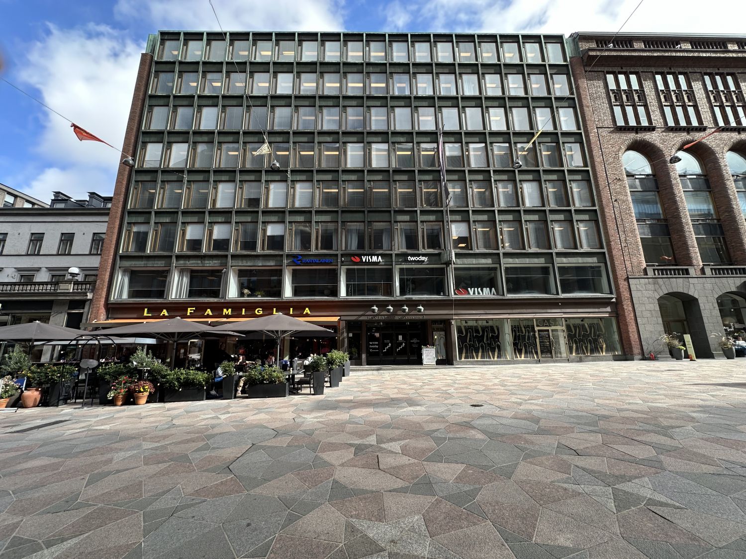 3. kerroksen upea toimistokokonaisuus arvotalossa. Saneerattavissa yksilöllisesti tarpeiden mukaan.