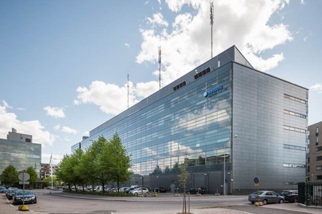 2. kerroksen avara ja valoisa toimistokokonaisuus.