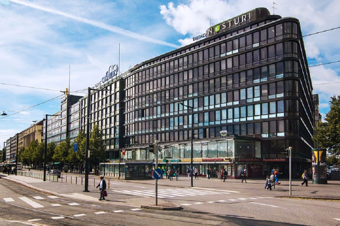 Moderni remontoitu tila, joka voidaan myös yhdistää kerroksen muiden tilojen kanssa. Vapaa 1.10.2024