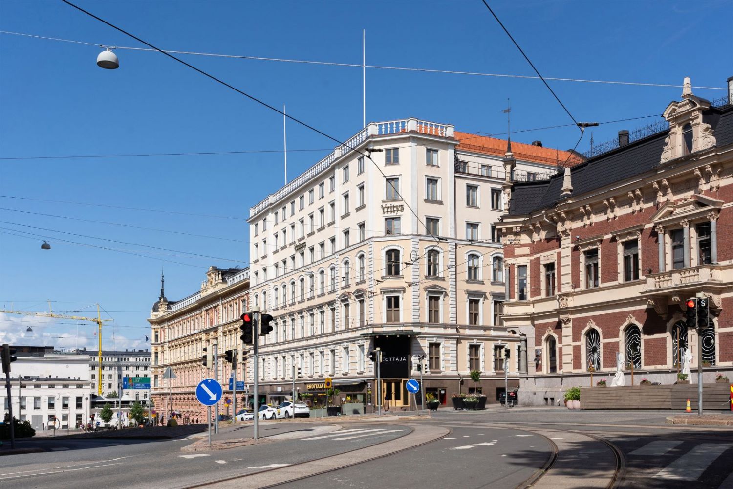 2 omaa kerrosta, yhteensä n 1000m2! Uudistettavaa, upeaa toimistotilaa arvo-osoitteessa valmistumassa vuokrattavaksi. Ky...