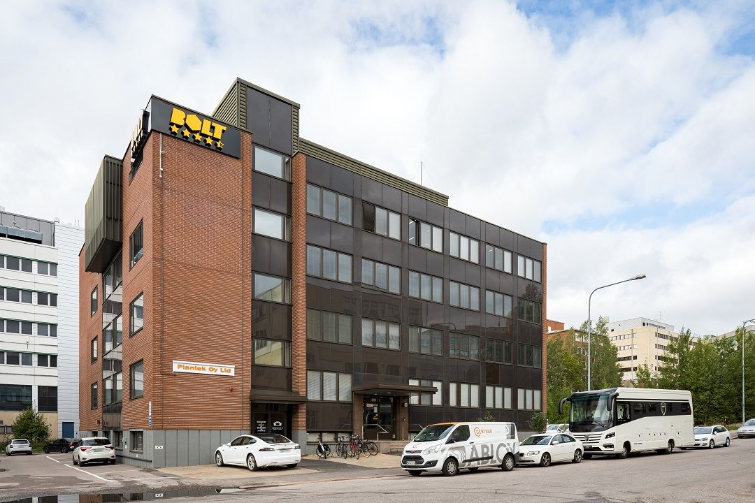 Persoonallinen 2-tasoinen tila vaikka luovan alan yritykselle. Tila on nyt betonipinnoilla, joten siihen on toteutettavi...