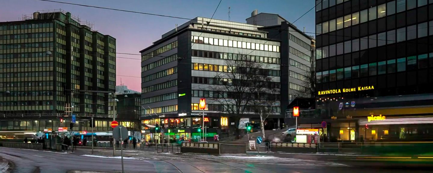 4. kerroksen toimistohuoneisto. Tila remontoidaan vuokralaisen tarpeiden mukaan ja on myös yhdistettävissä viereiseen 42...