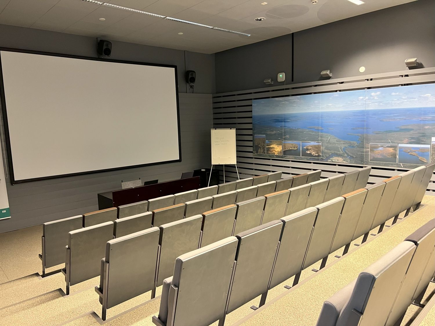 Luontokeskus auditorio