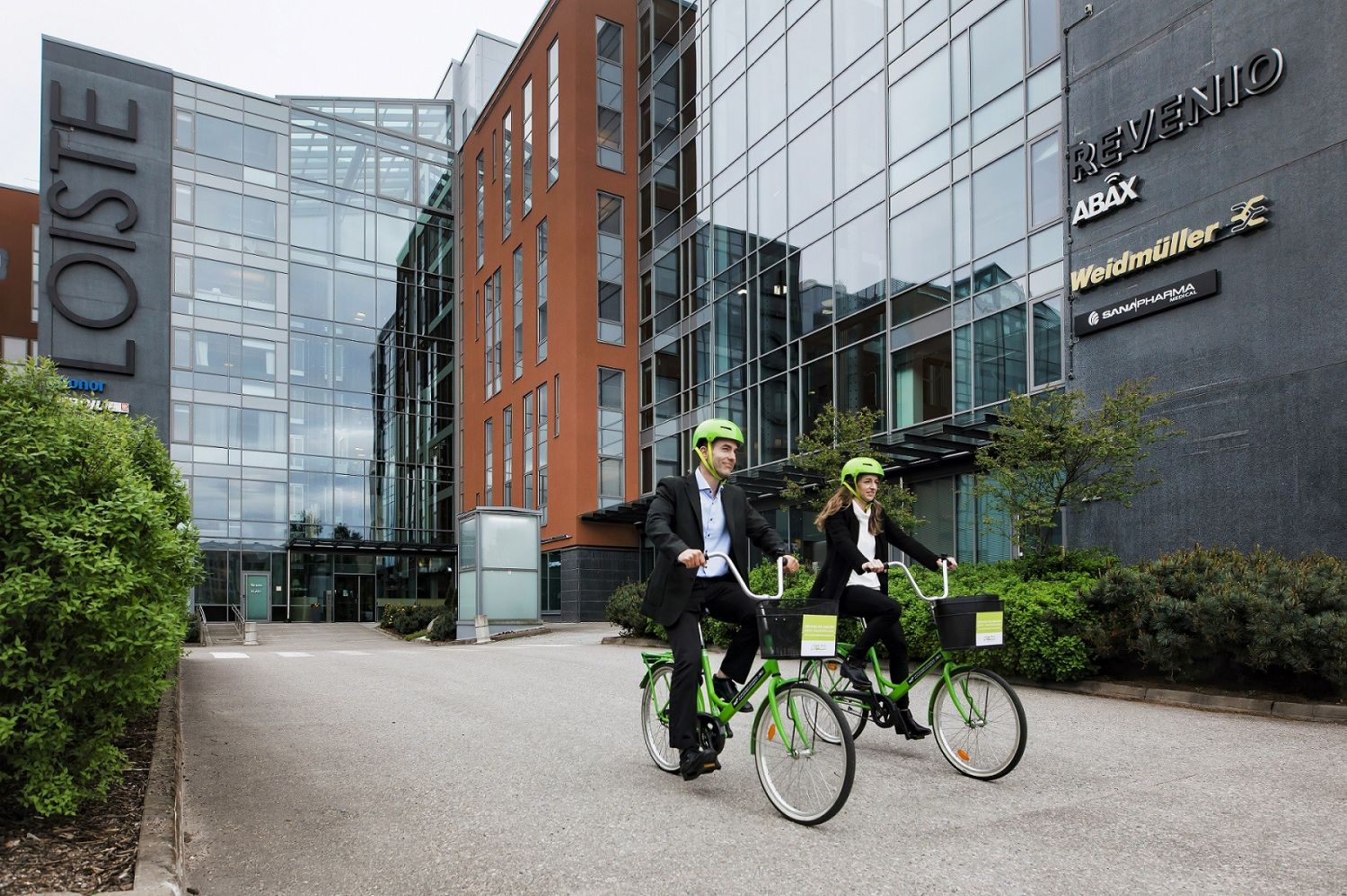 Moderneja toimitiloja näkyvällä paikalla Vantaan Aviapoliksessa