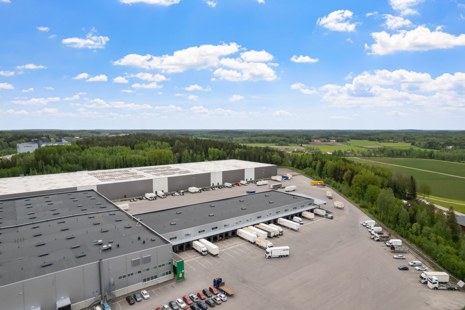 Vuokrataan moderni ja valoisa toimistotila, johon kuuluu erillishuoneita ja avotilaa. &nbsp;Makasiinikatu 3 on moderni terminaali- ja varastokiinteist&ouml;, joka on valmistunut vuonna 2010. Kiinteist&ouml; soveltuu erinomaisesti logistiikan, kaupan ja teollisuuden tarpeisiin, joko pitk&auml;aikais...