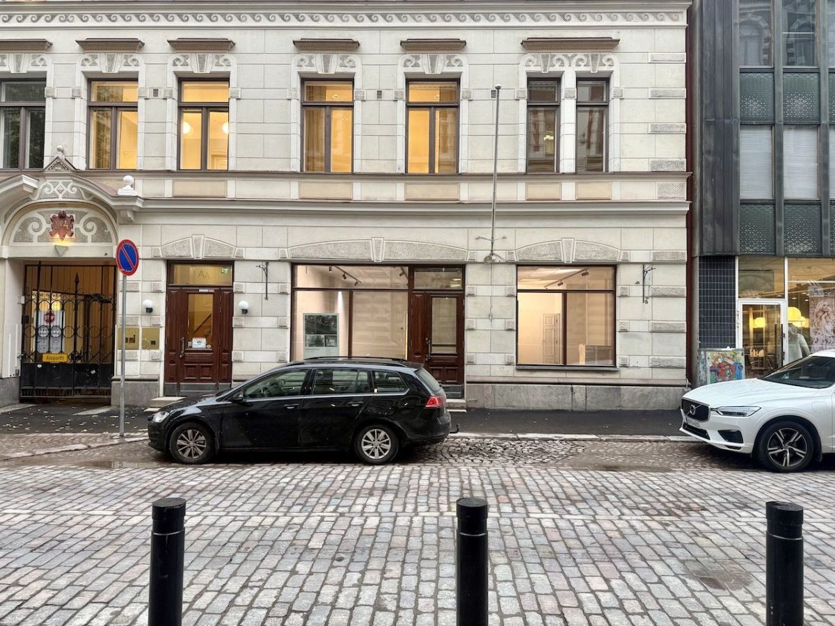 Vuokrataan hyväkuntoinen toimistotila Eerikinkadulta. Tila on juuri täysin remontoitu.Eerikinkatu 4 on Theodor H...