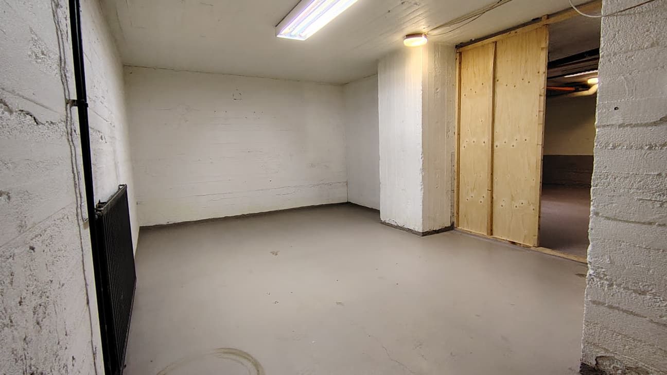 ⭐ Keskeinen kellaritila 40 m² Riihimäen keskustassa – juna-aseman vieressä! ⭐