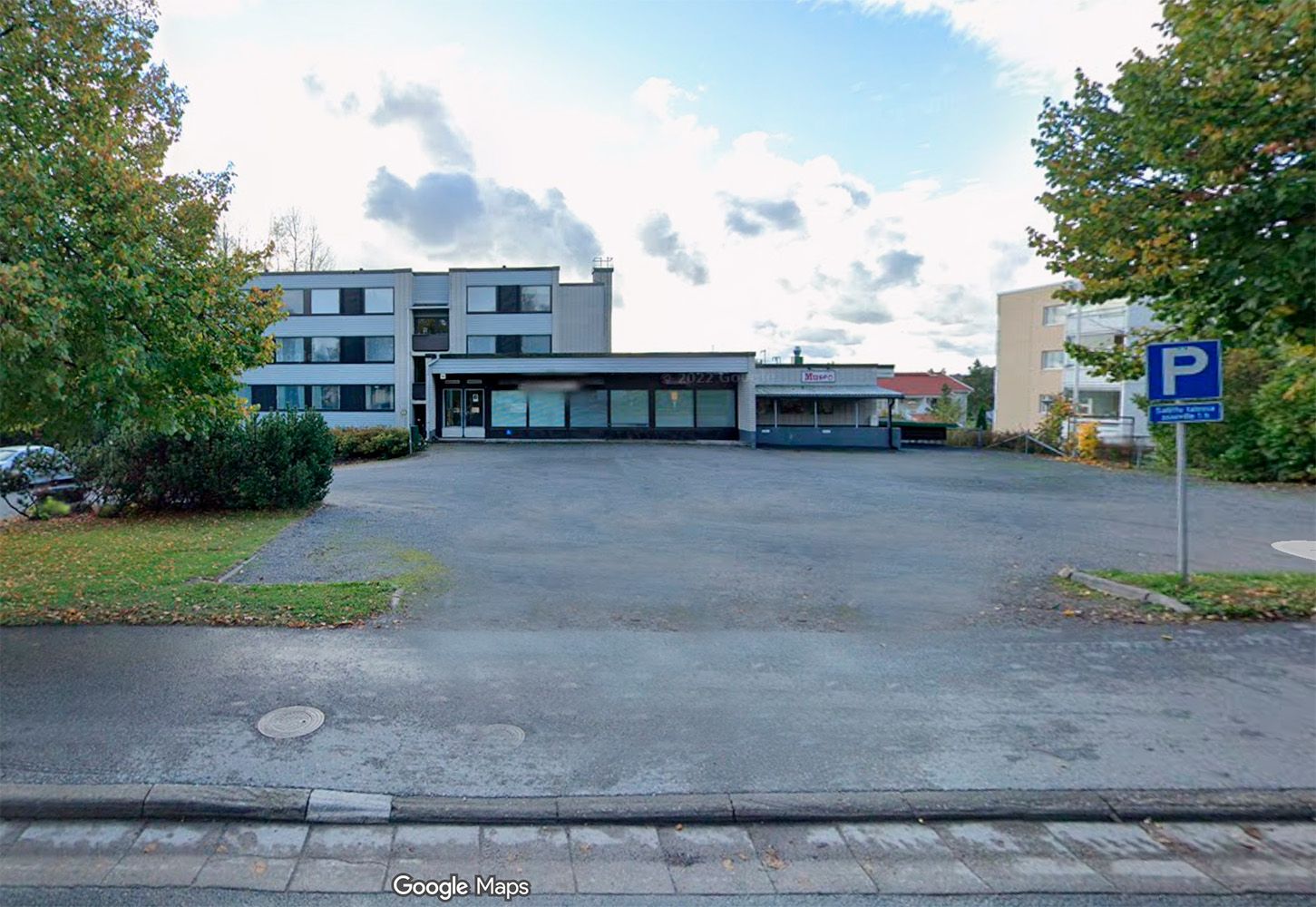 Moneen soveltuva katutason iso toimitila myytävänä Nurmijärvellä!
