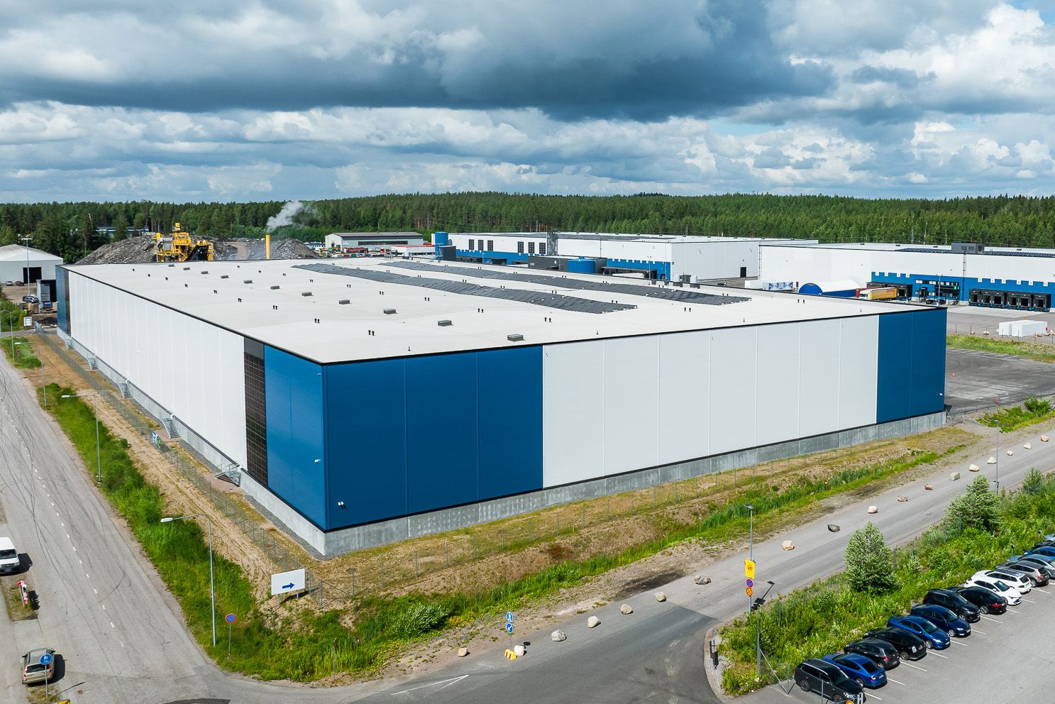 Elokuussa 2022 valmistunut logistiikkakeskus Tuusulassa.