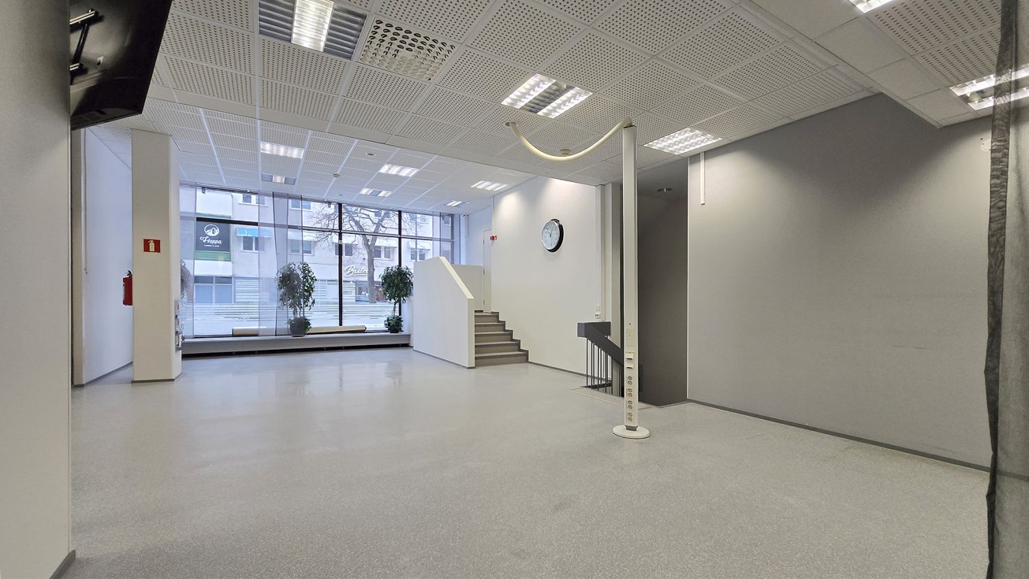 Myydään tai vuokrataan liike-/vastaanotto tai työ-/toimistotila Kouvolassa!