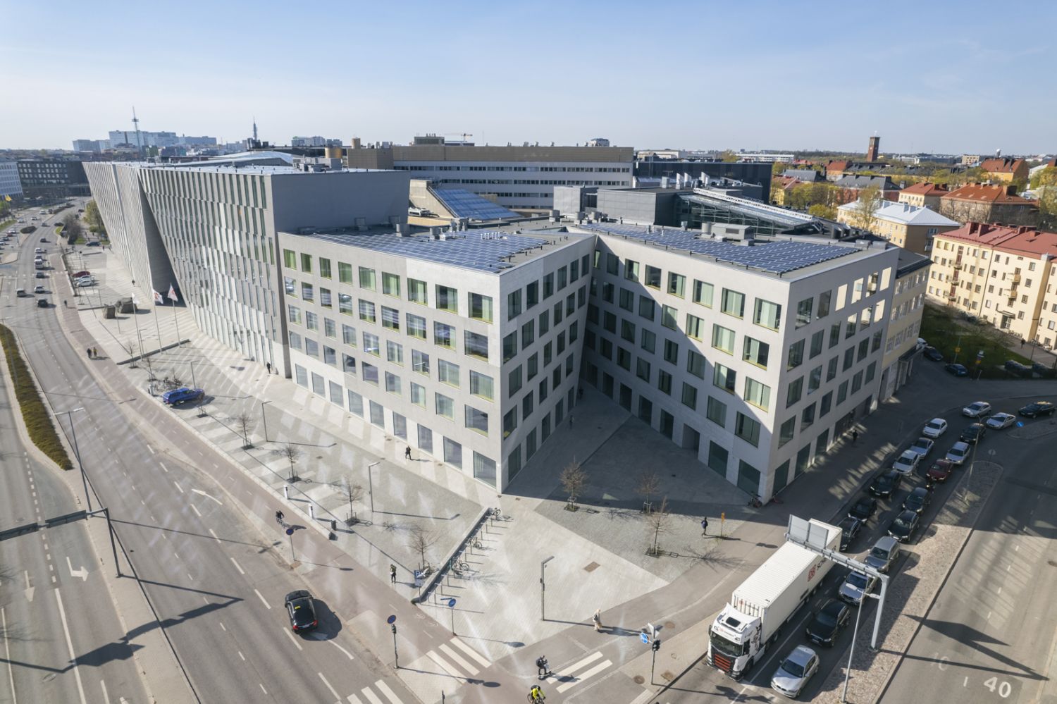 Vuokrattavana toimistotilaa Vallilassa, OP:n pääkonttorina tunnetusta toimistokorttelista. Mahdollisuus vuokrata kerroks...