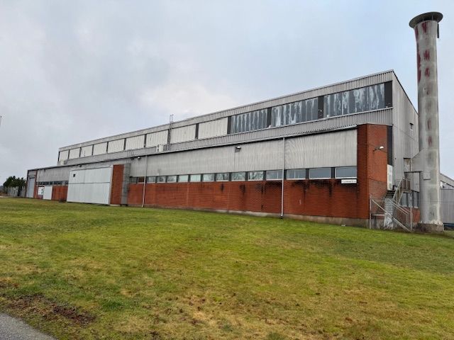 Vuokrattavana 425 m² varasto-/tuotantotila katutasossa. Soveltuu erinomaisesti varastointiin, kevyeen tuotantoon tai tuk...