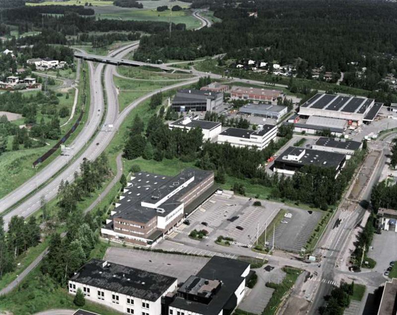 Vuokrattavana erittäin siistiä kolmannen kerroksen toimistotilaa.