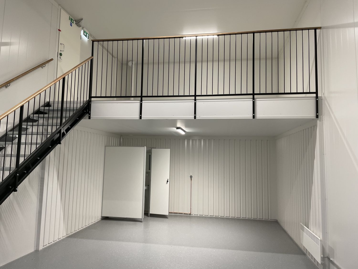 Kivistön monikäyttöinen varasto, autotalli, harraste-, toimitila 3. Tilassa jo valmiina parvi ja wc.