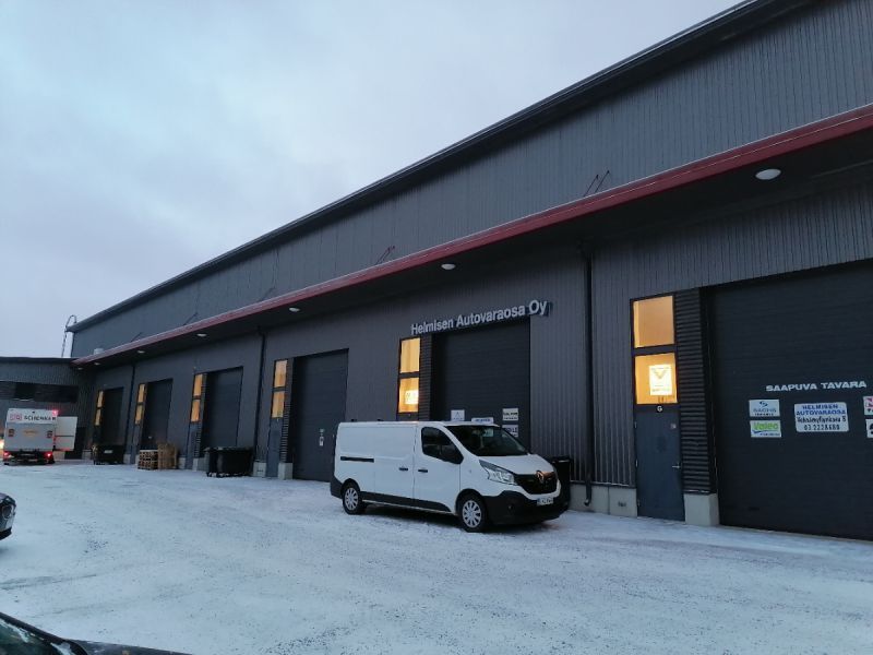 Nyt vapaana hyvältä paikalta Messukylästä siistiä korkeaa toimitilaa. Pohjapinta-ala 151m2, jonka päässä minikeittiö ja ...