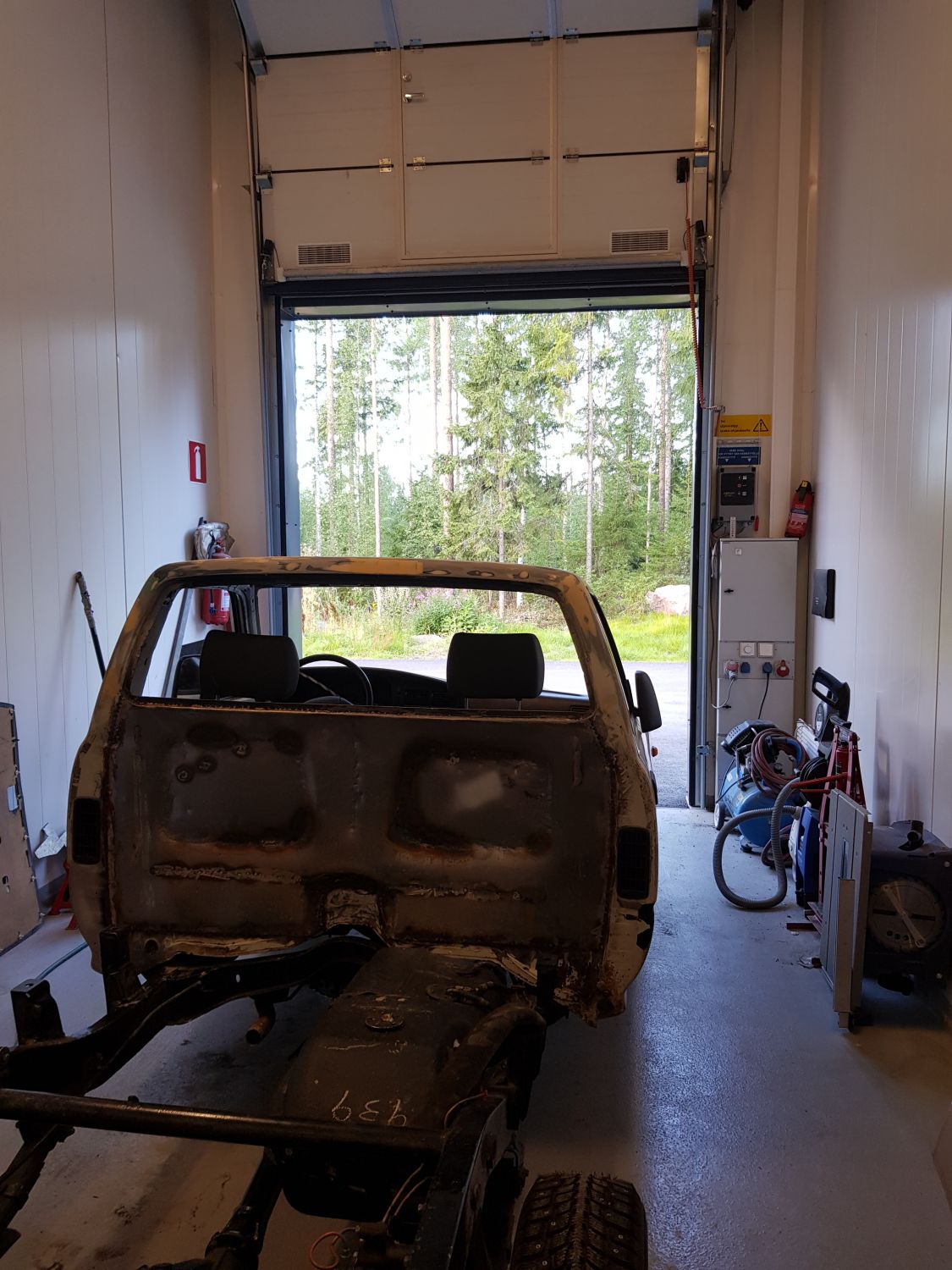 Tilakuva sisältä ulospäin