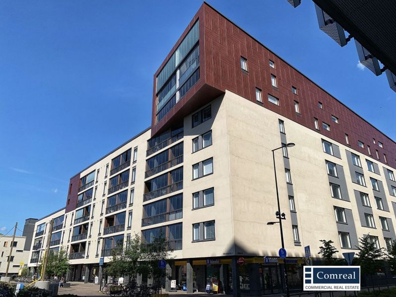 Katutason liiketila Tikkurilassa, kauppakeskus Dixin vieressä.