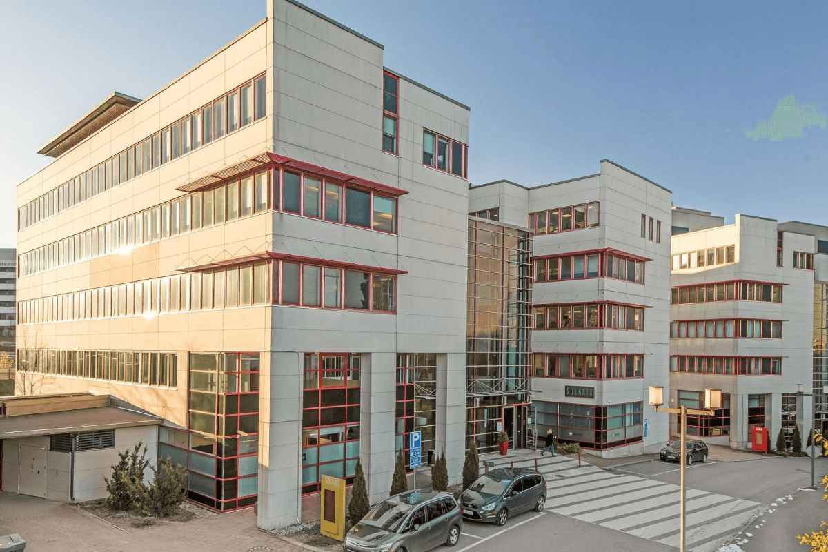 Vuokrataan muuttovalmis 5.kerroksen toimistotila. Hyväkuntoisessa toimistossa on avotilaa, neuvotteluhuone, kolme työhuo...