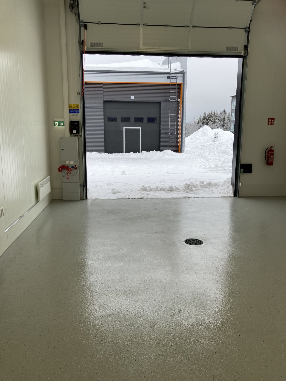 Tilakuva sisältä ulospäin