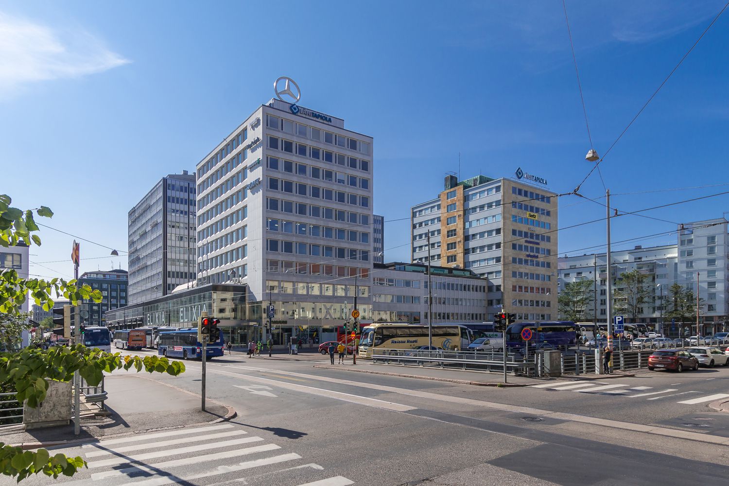 Mainio toimistotila jossa avotilaa ja huoneita. Kaksi keittiötä, vastaanottotilaa ja tällä hetkellä puhelinpalveluun sov...