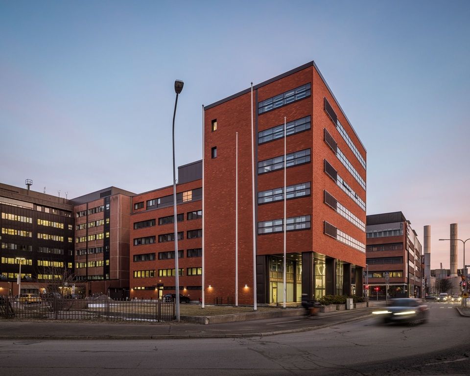 Vuokrattavana toimistotilaa Ruoholahdessa. 

Tämä 99 m² kompakti toimisto sijaitsee kiinteistön 2. kerroksessa. 

Porkka...