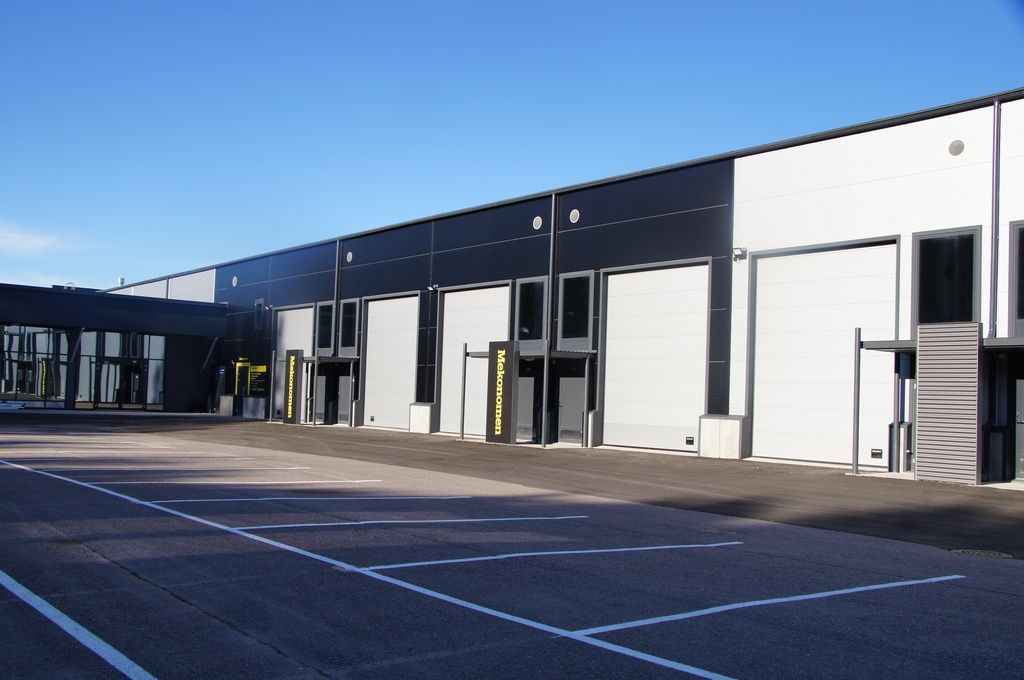 Modernia monitoimitilaa Tuusulassa.Vuokrattavana 183m² tuotanto-/työtila. Tila soveltuu myös myymäläksi. Kokonaisuus on mahdollista jakaa 90,5 m² ja 93 m² kokoisiin osiin. Ei sovellu korjaamotoimintaan.Jokaisen yksikön perusvarusteluihin kuuluu erillinen toimisto- ja taukotila, valaistus, sähköt...