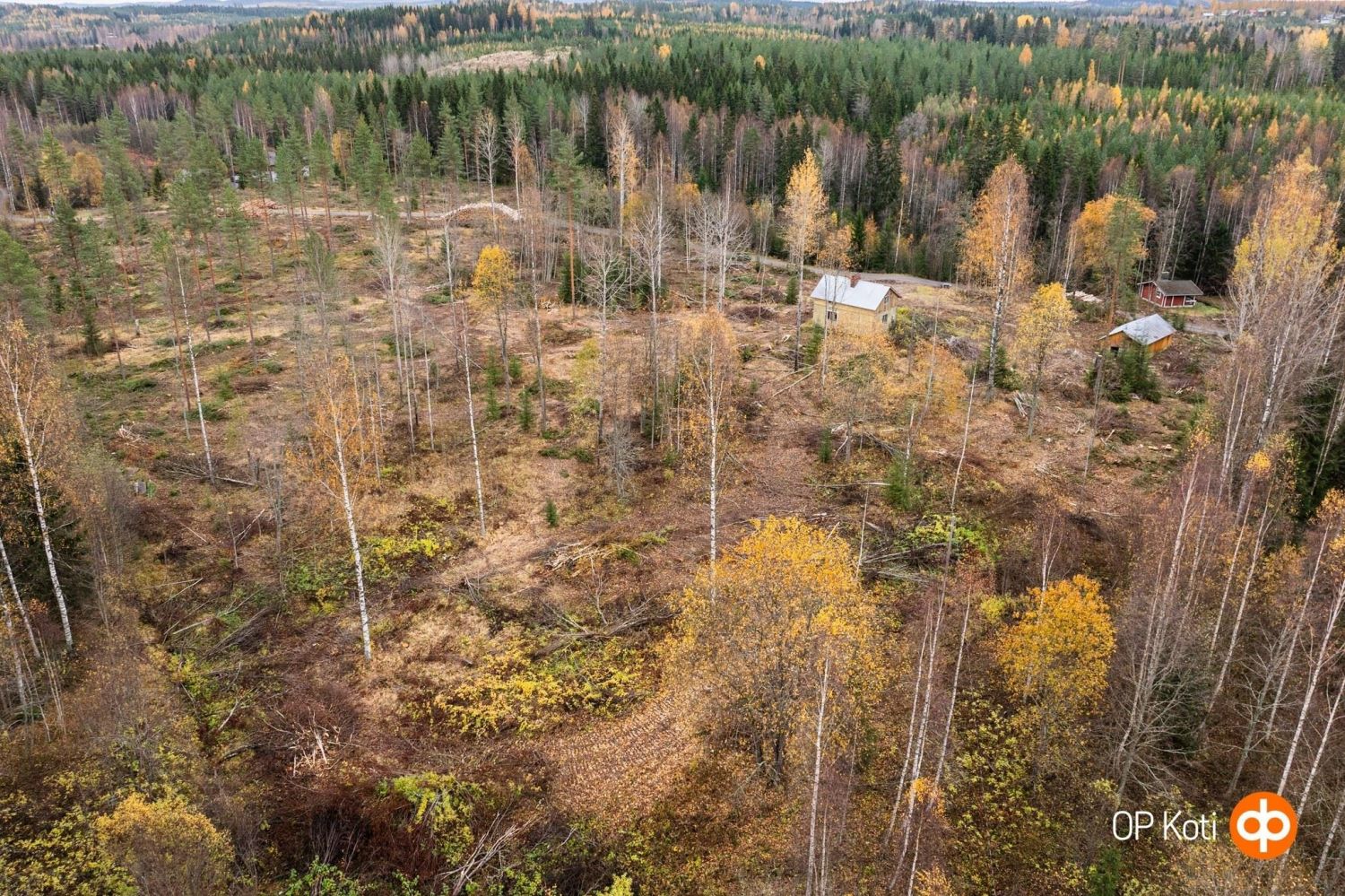 Tartu tilaisuuteen ja hanki 3,45 hehtaarin tontti kauniissa Puuppolassa. Tontilla sijaitsee pienen joen varrella vuonna 1985 rakennettu ja loppukatselmoitu saunamökki, jossa voit rentoutua luonnon keskellä. Lisäksi kiinteistöllä on purkukuntoinen päärakennus, joka tarjoaa mahdollisuuksia uuden proje...