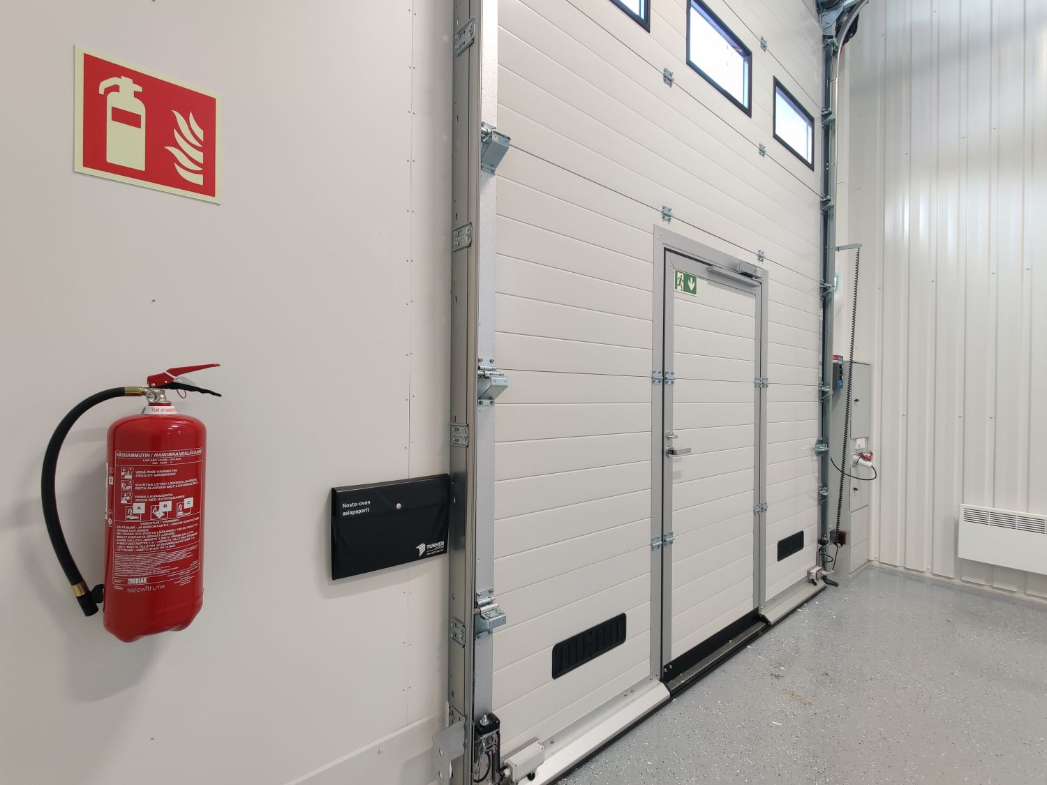 Sähköinen nosto-ovi