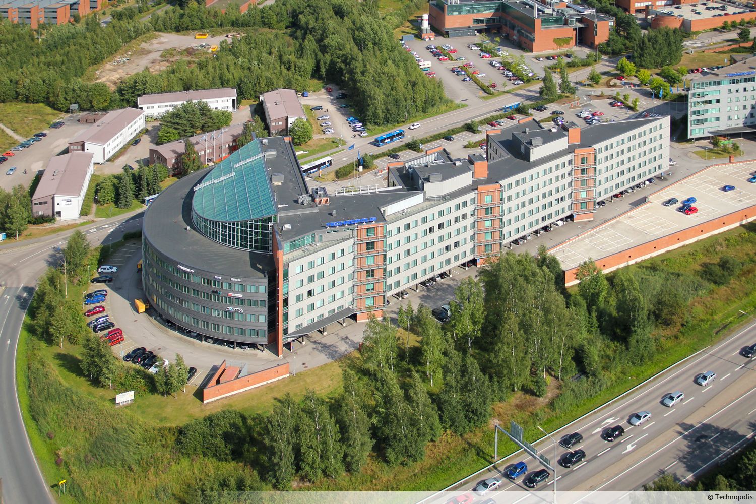 Vuokrattavana Technopolis Otaniemess&auml;, Espoossa muuttovalmis ensimm&auml;isen kerroksen toimisto, jossa avotilaa ja...