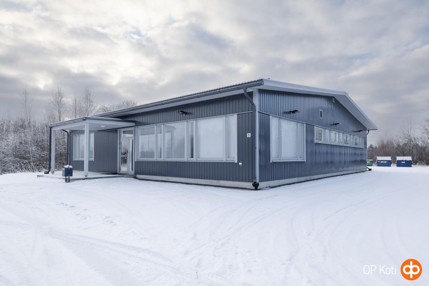 Monipuolinen vuonna 2017 valmistunut toimitila tehokkaaseen liiketoimintaan - tartu tilaisuuteen.Tervetuloa tutustumaan tähän erinomaisella sijainnilla olevaan, hyväkuntoiseen toimitilaan, joka tarjoaa loistavat puitteet yrityksesi kasvuun ja sujuvaan arkeen. Uudella Laajametsän alueella sijaitsev...