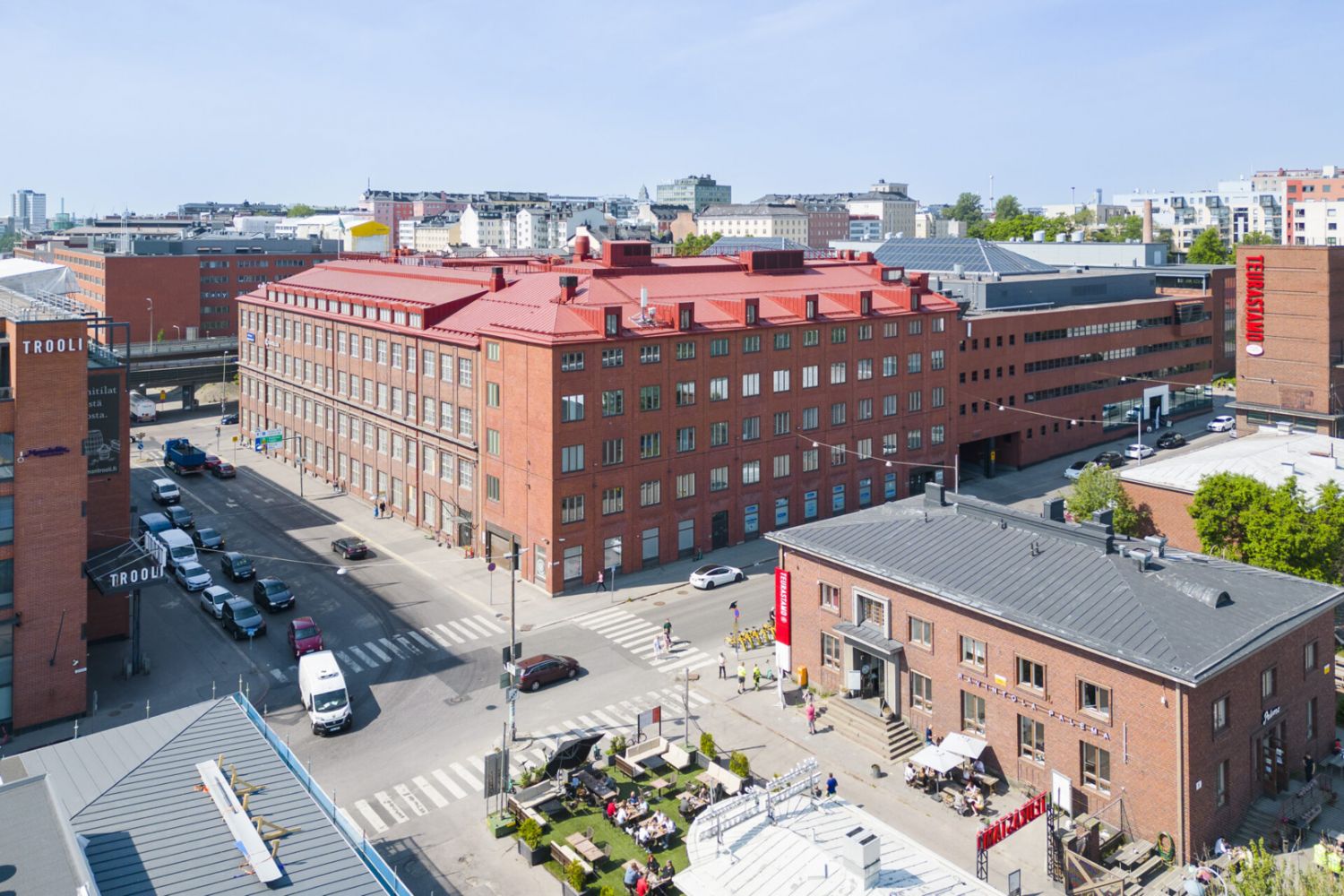 Muuttovalmis toimistotila 386-425m2, jossa on useita huoneita sekä avotilaa talon houkuttelevalla alkuperäisellä puolell...