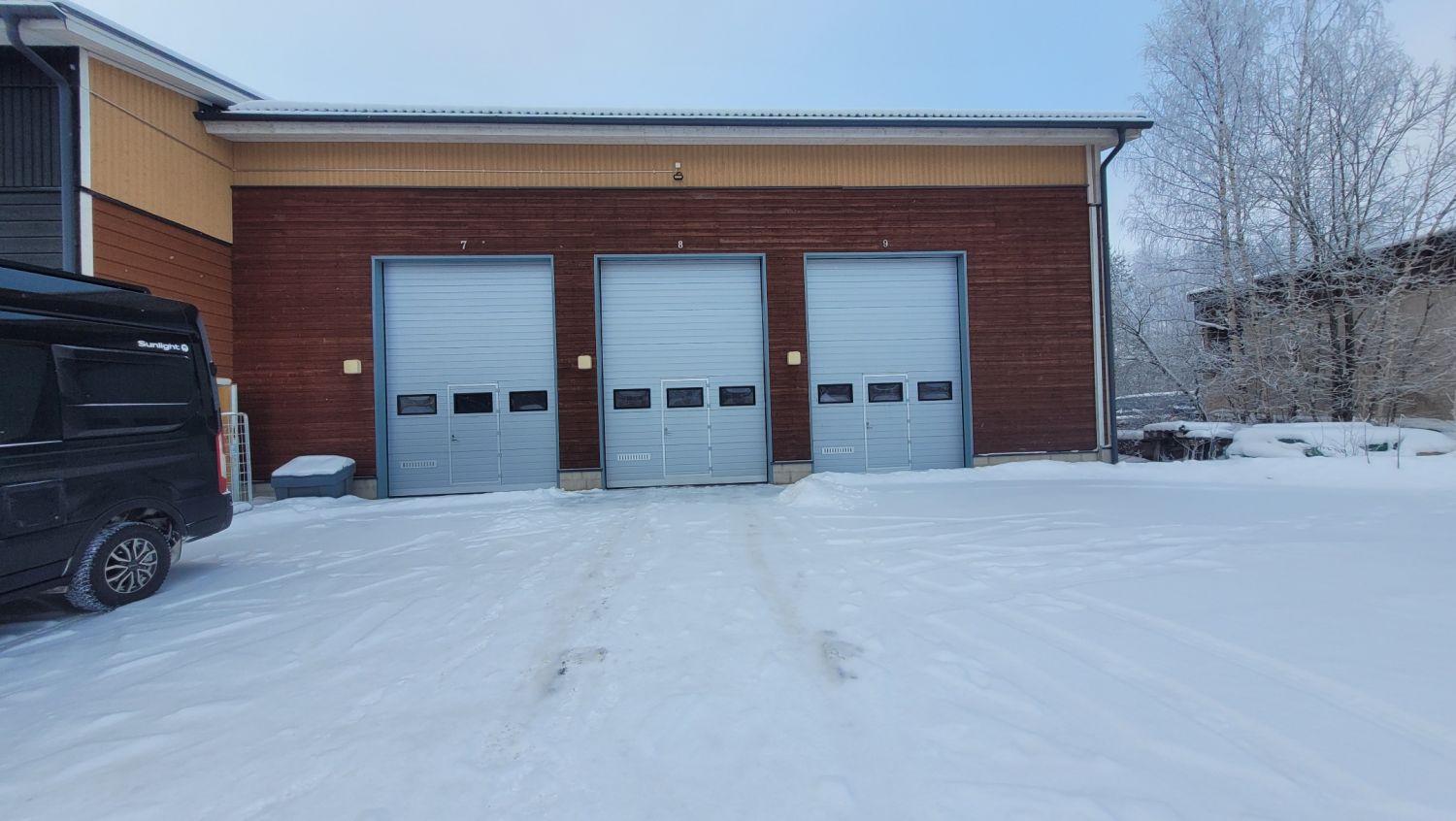 Vuokrataan Vaajakoskelta liikuntakeskus Hutungin vierestä käytännöllinen 31 m2 tallitila. Tila vapautuu 1.3.2026. Tilaan...