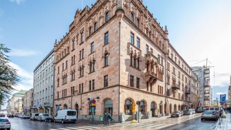 Edustava ja moderni 365 m² kuudennen kerroksen toimisto Kasarmikadun ja Eteläesplanadin kulmassa.