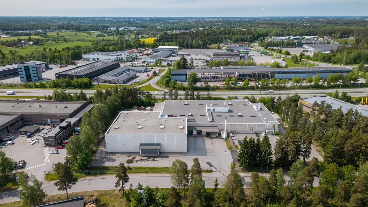 Vuokrataan näkyvältä paikalta n. 5700 m2 varastokiinteistö Turusta