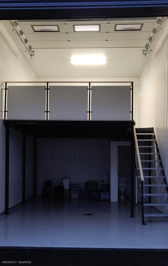 Vuokrattavana KOY Keimolan Talliosake monikäyttöinen varasto, autotalli, harraste-, toimitila 23. Tilassa varastotaso, w...