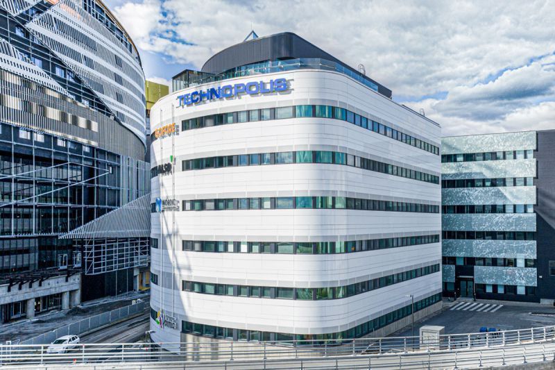 Vuokrattavana 6. kerroksen valoisaa toimistotilaa.