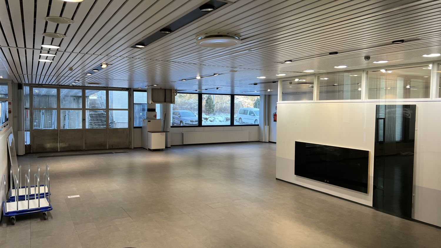 Turun Orikedolla sijaitseva katutason huoneisto, jossa on avotilaa/näyttelytilaa/koulutustilaa. Tiloissa on wc/pukeutumishuone.