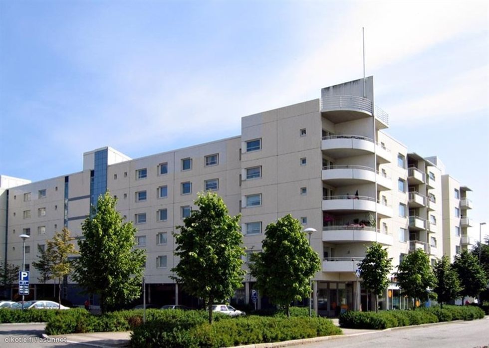 Tarjolla hyvin muuntojoustava 798 m² katutason liiketila näkyvällä kulmapaikalla aivan Espoon keskuksen juna-aseman ja k...